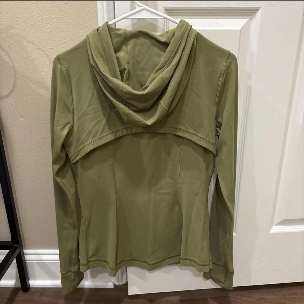 Lululemon top - Picture 2 of 3